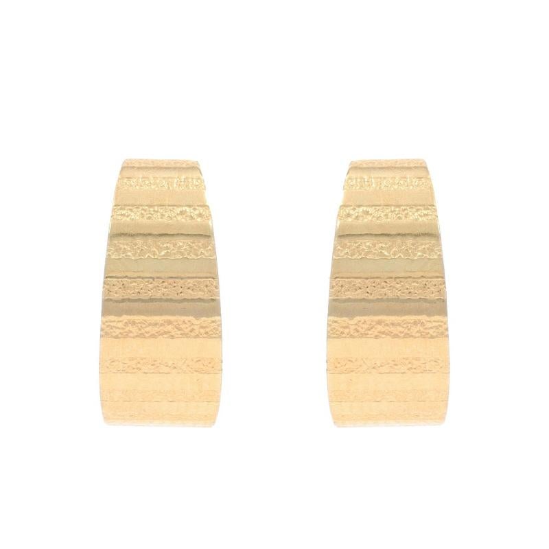 Yellow Gold Stripe Tapered Half-Hoop Earrings - 14k Pierced In Excellent Condition For Sale In Greensboro, NC