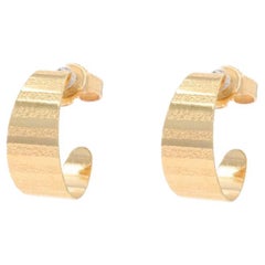 Gelbgold gestreifte, konisch zulaufende Halbhoop-Ohrringe - 14k durchbohrt