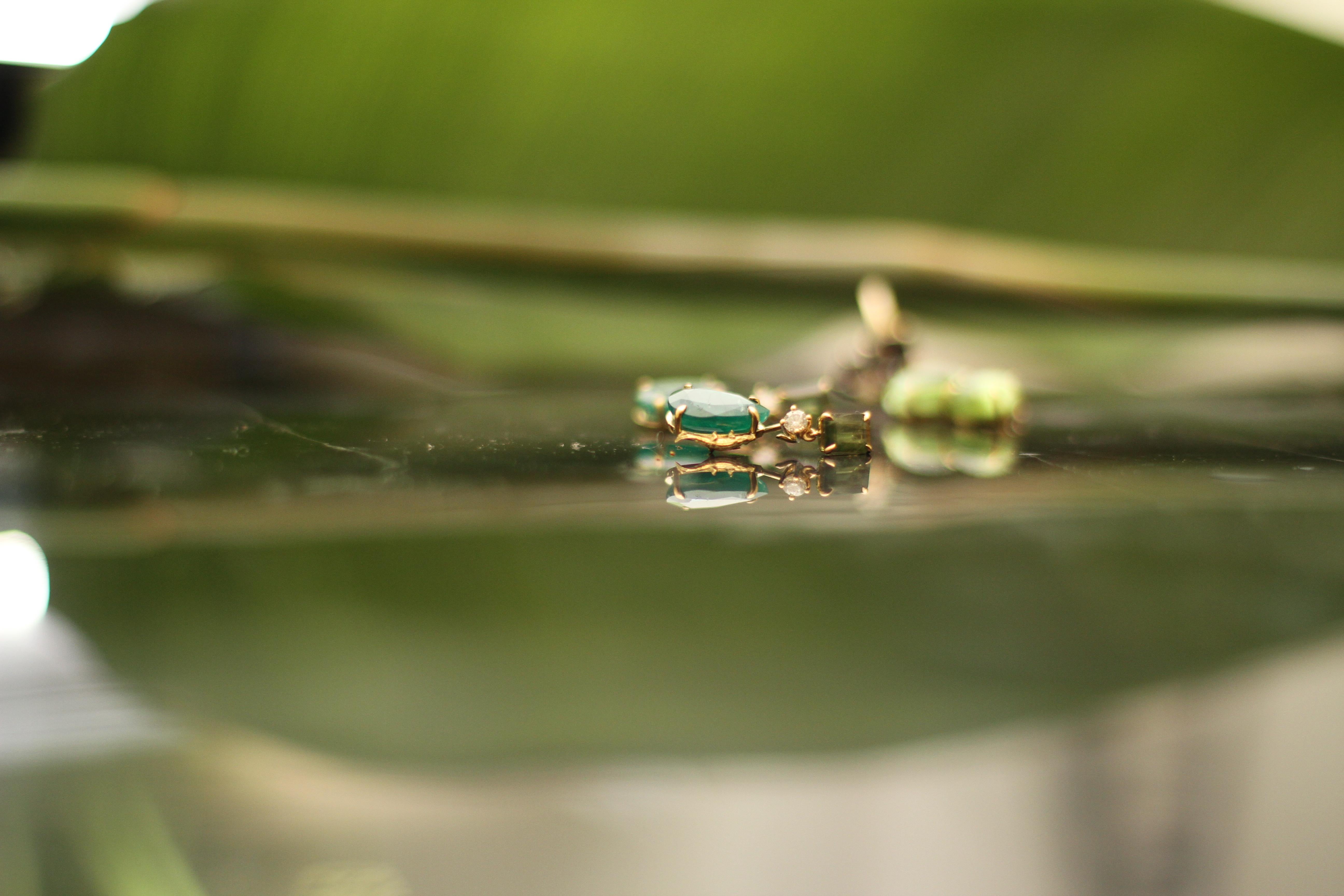 Yellow Gold Stud Drop Earrings with Sapphires and Cabochon Peridotes For Sale 7