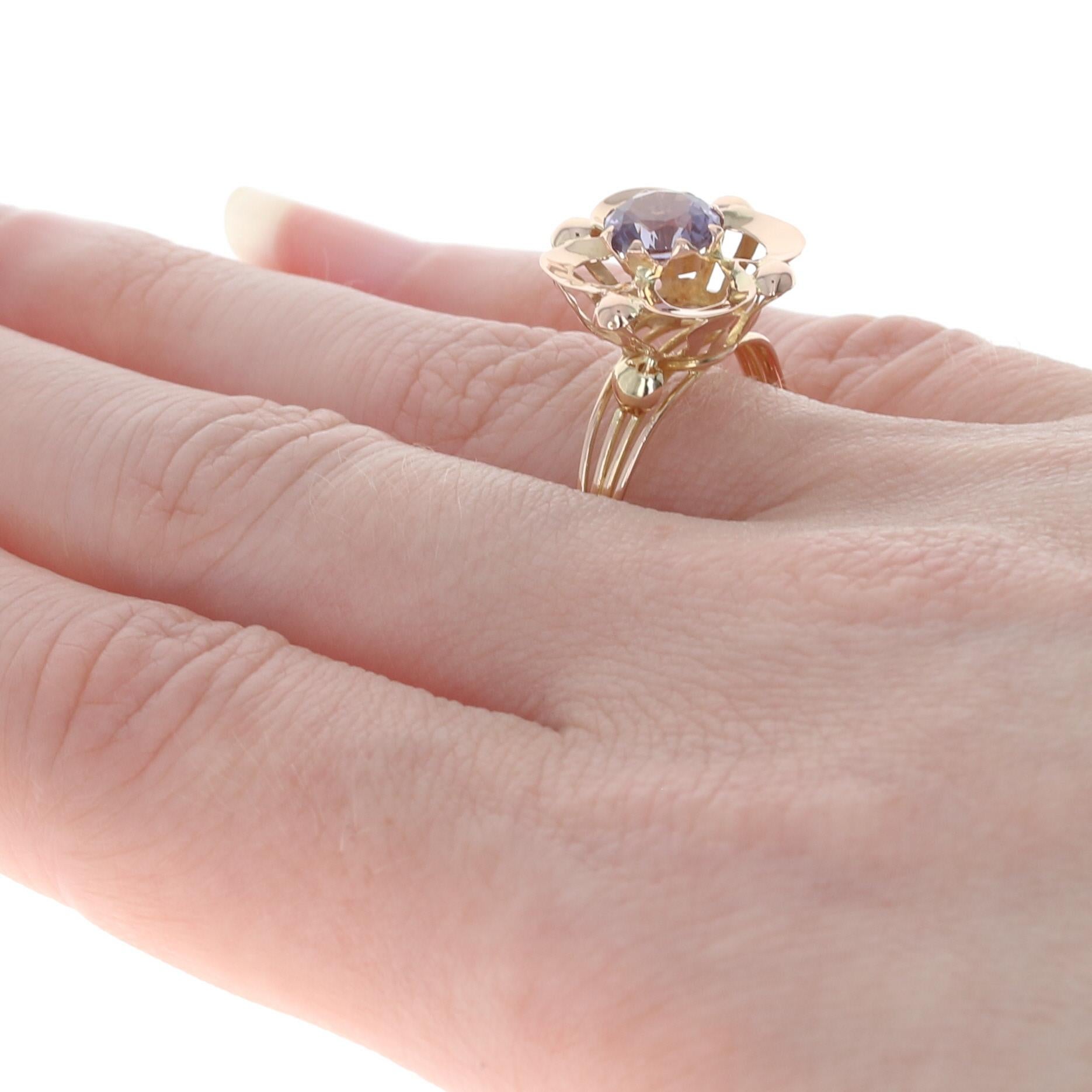 Women's Yellow Gold Synthetic Color Change Sapphire Flower Ring, 18k Round Cut 1.40ct