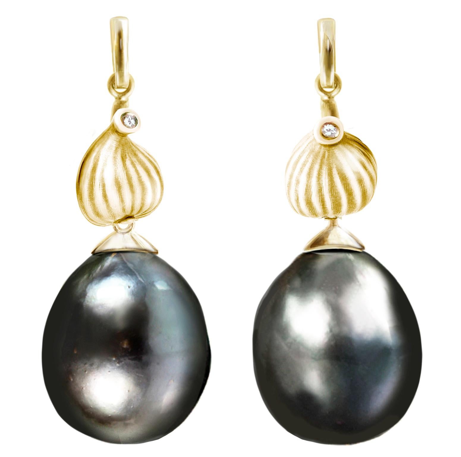 Women's or Men's Yellow Gold Tahitian Black Pearls Contemporary Earrings with Diamonds For Sale