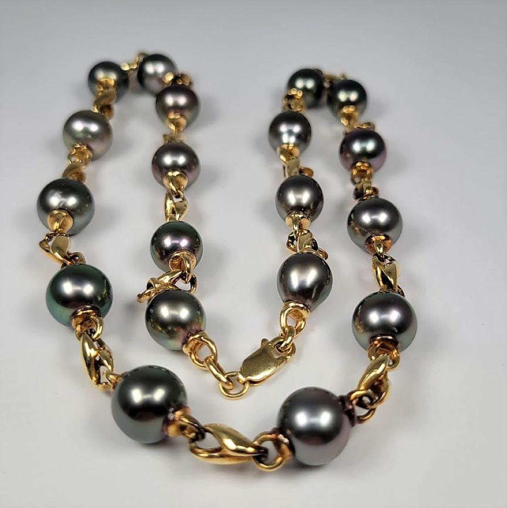 Great luster on this strand of Tahitian cultured pearls!