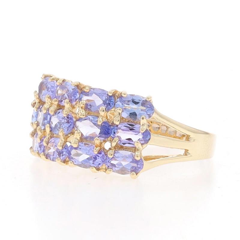 Bague cocktail grappe de tanzanites en or jaune 10 carats ovale 3,00 ctw Excellent état - En vente à Greensboro, NC