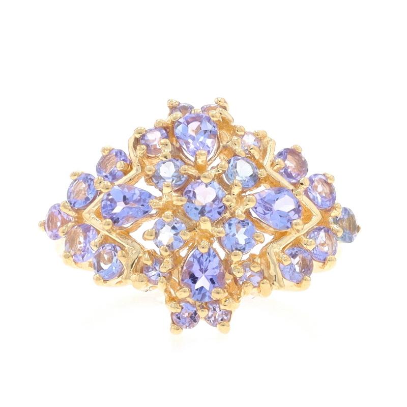 Taille : 7
Frais de taille : Up&Up pour 30 $ ou Down pour 30 $.

Contenu du métal : Or jaune 14k

Informations sur les pierres

Tanzanites naturelles
Traitement : Amélioration de routine
Carat(s) : 1.60ctw
Taille : Poire et ronde
Couleur :