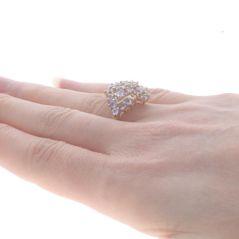Bague cocktail grappe de tanzanites en or jaune 14 carats, poire et ronde, 1,60 ctw Pour femmes en vente