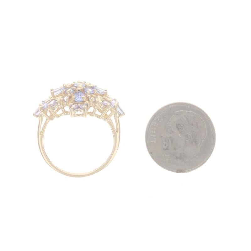 Bague cocktail grappe de tanzanites en or jaune 14 carats, poire et ronde, 1,60 ctw en vente 1
