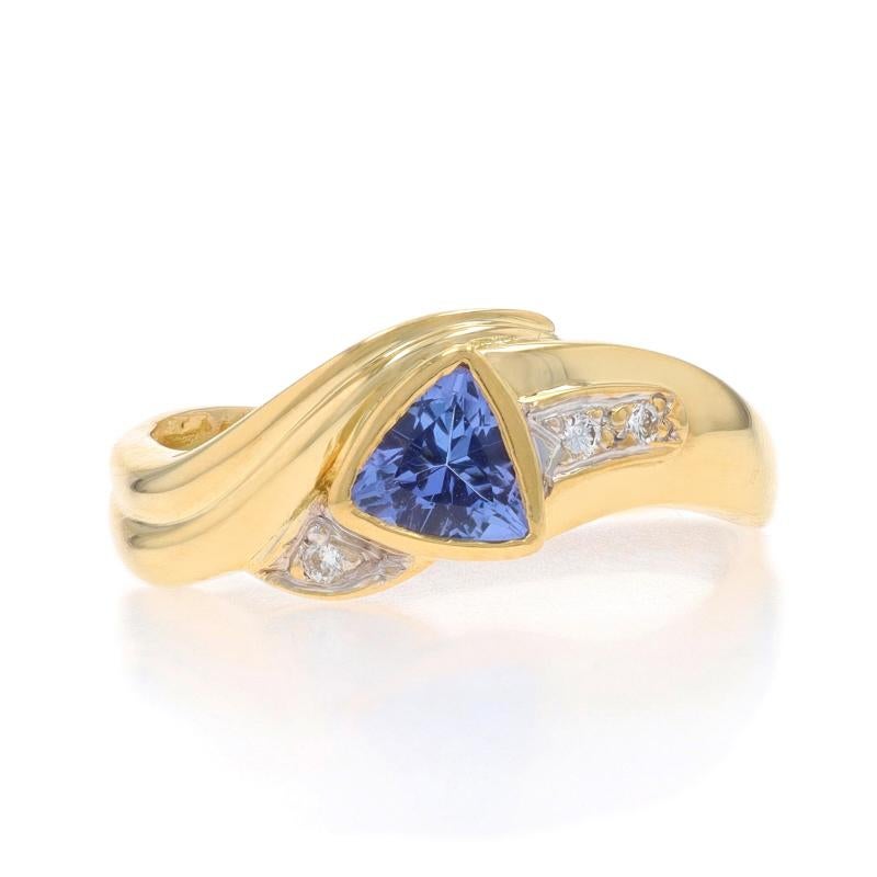 Taille : 6 1/2
Frais de taille : Up&Up 2 tailles pour $35 ou Down 1 taille pour $35

Contenu du métal : Or jaune 18k et or blanc 18k

Informations sur les pierres

Tanzanite
Traitement : Amélioration de routine
Carat(s) : .45ct
Couper :