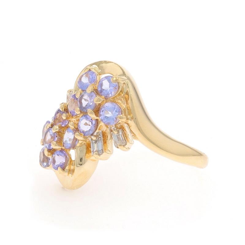 Anello bypass con cluster di diamanti tanzaniti in oro giallo - 14k Round .88ctw In condizioni ottime in vendita a Greensboro, NC