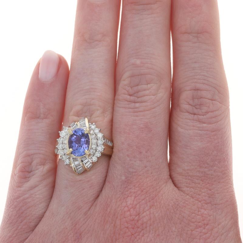 Taille ovale Bague en or jaune Tanzanite Diamant Halo - 14k Oval 2.68cwt en vente