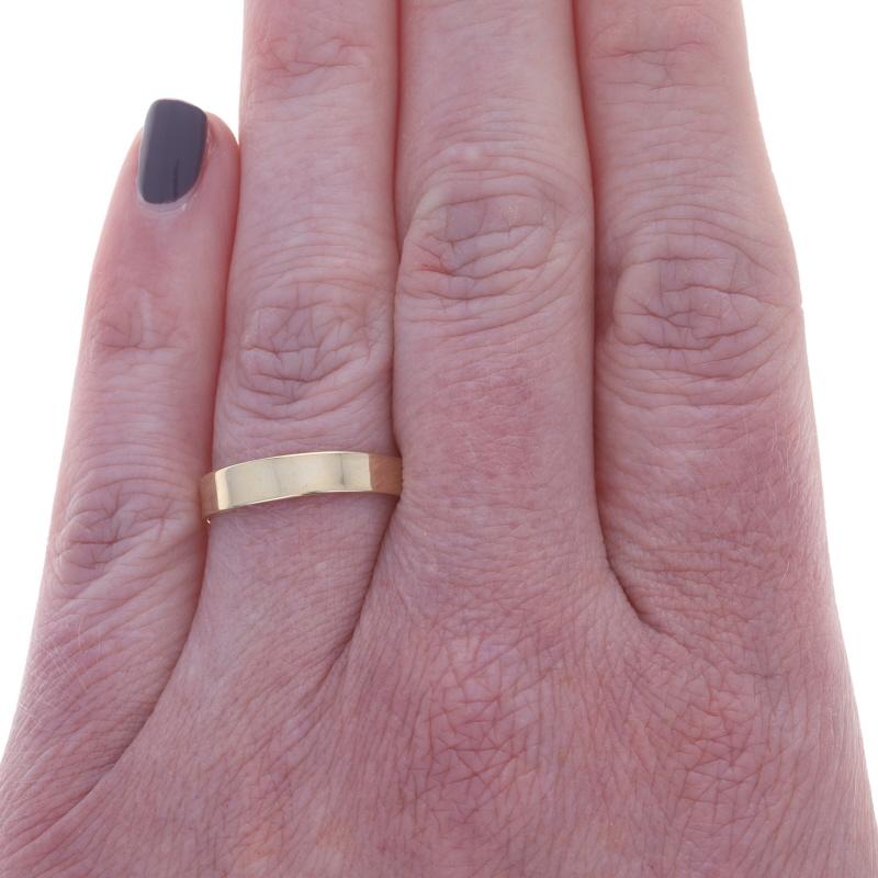 Gelbgold konisch zulaufendes Band - 14k Ehering im Zustand „Hervorragend“ im Angebot in Greensboro, NC