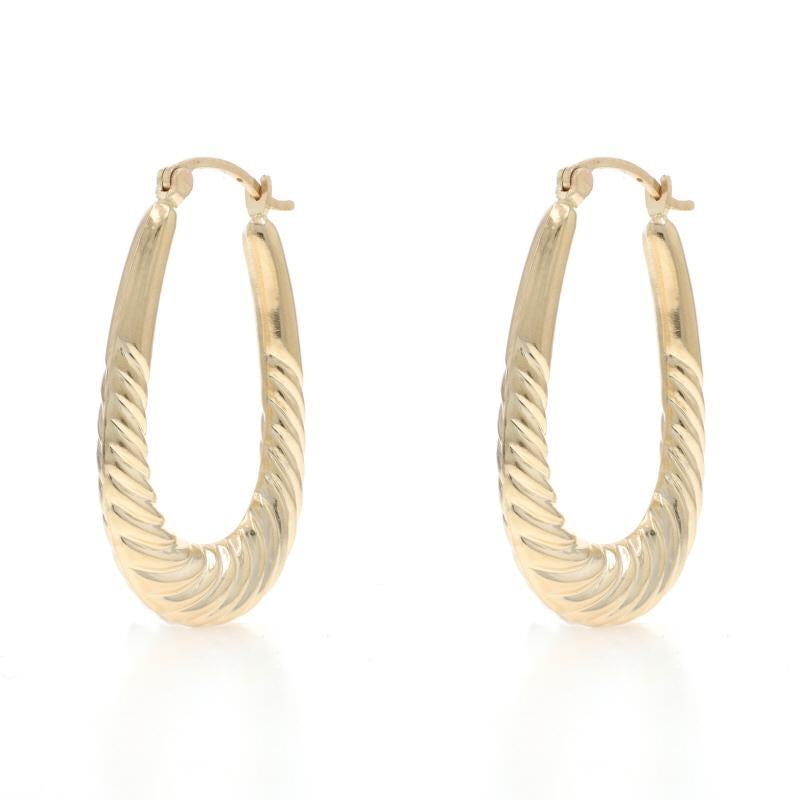 Contenu du métal : Or jaune 14k

Style : Cercle
Type de fermeture : Fermeture par boutons-pression
Thème : Ovale effilé, Torsadé
Caractéristiques : Construction creuse pour plus de confort

Mesures

Haut : 1 5/16