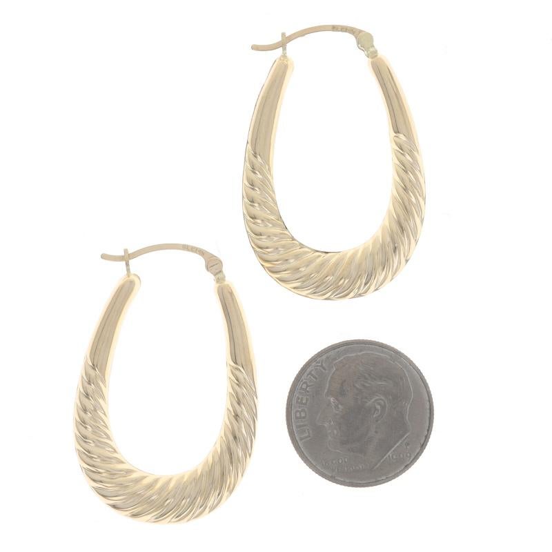 Boucles d'oreilles ovales en or jaune 14k, torsadées et percées Pour femmes en vente