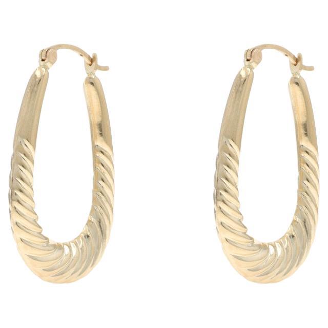 Boucles d'oreilles ovales en or jaune 14k, torsadées et percées en vente