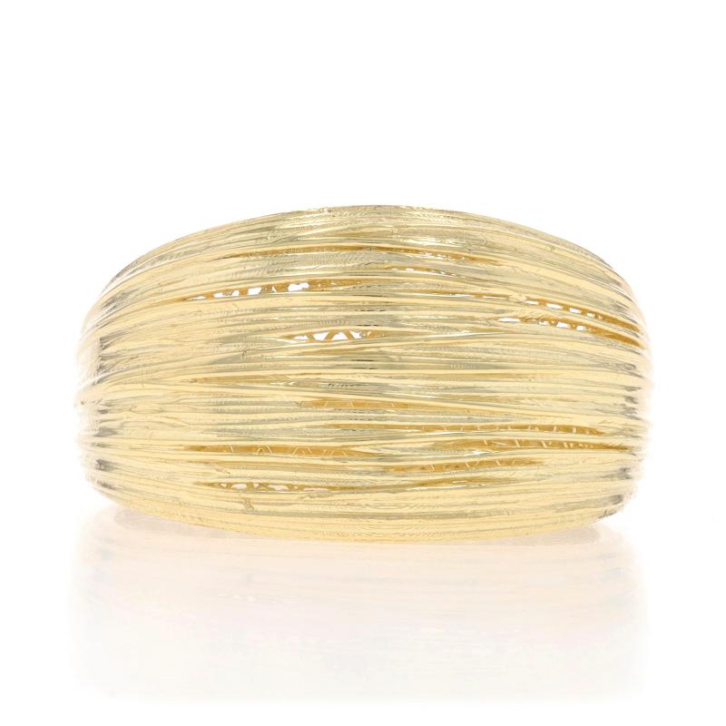 Size: 8

Metal Content: 14k Yellow Gold

Style: Tapered Statement Band
Features: Ribbed-Texture Detailing

Measurements

Face Height (north to south): 1/2