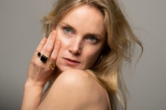 Anello Tea Contemporary in oro giallo 18 carati con granato naturale