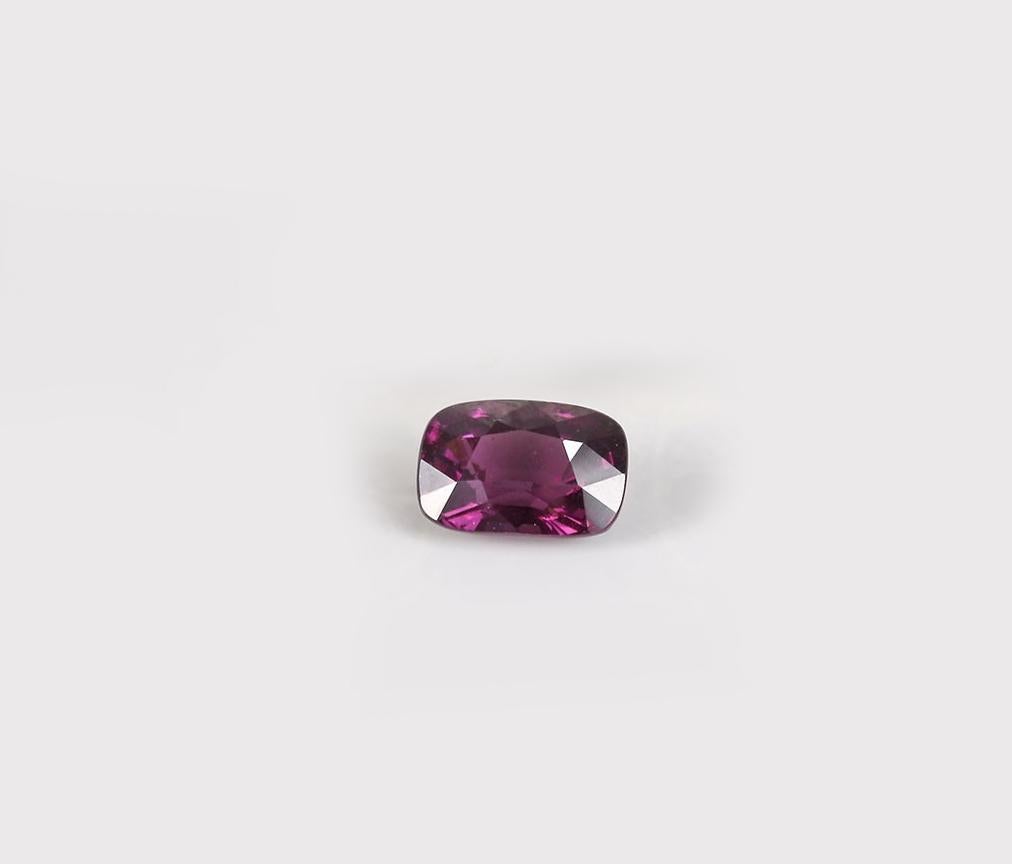 Bague contemporaine en or jaune dix-huit carats avec grenat naturel Unisexe en vente