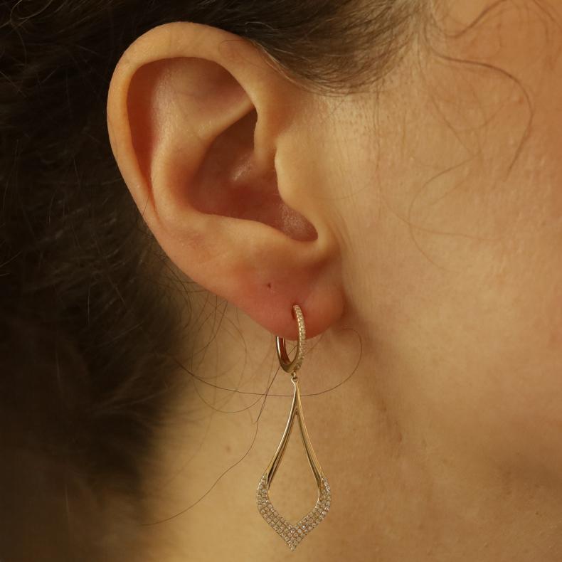Gelbgold Teardrop Ohrringe baumeln 14k Pave durchbohrt im Zustand „Neu“ im Angebot in Greensboro, NC