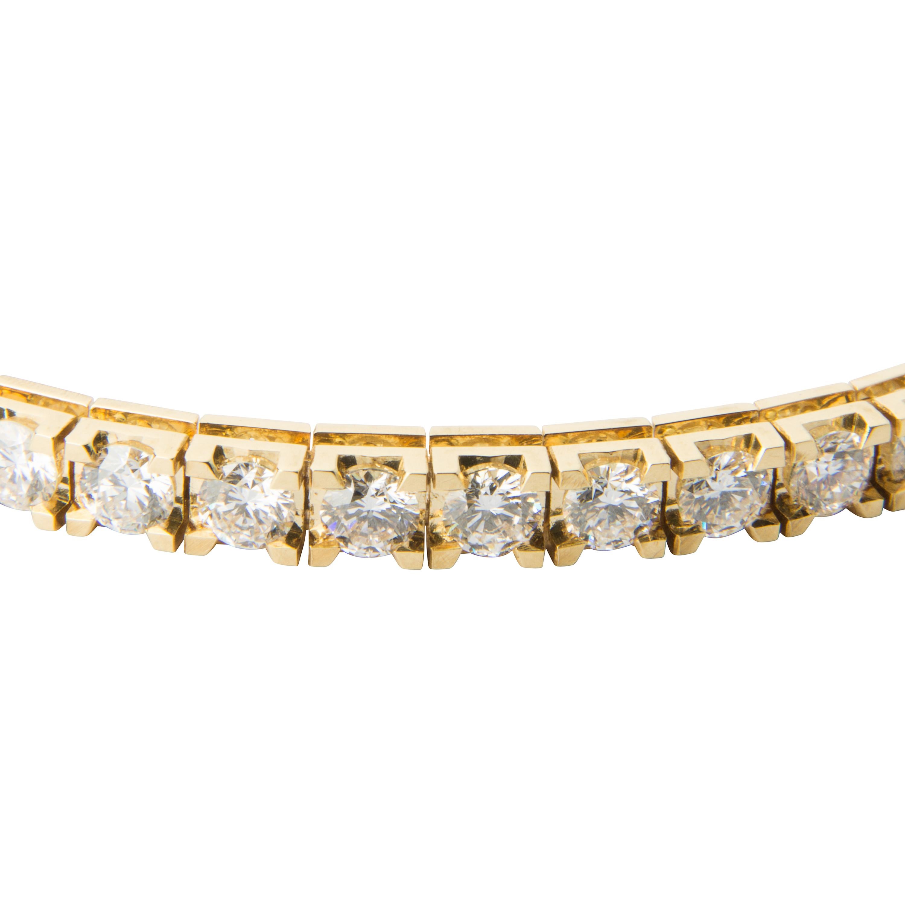 18 Karat Yellow Gold Diamond Tennis Bracelet In New Condition For Sale In Southbank, Victoria
