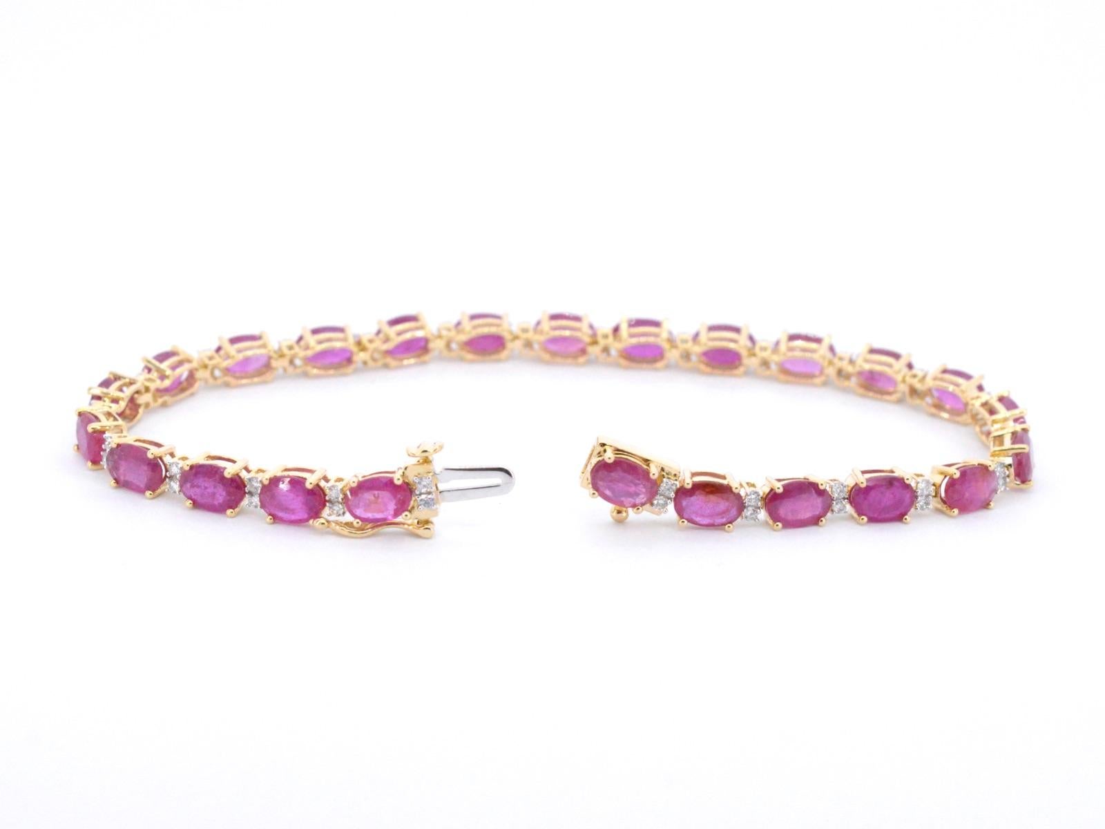 Contemporary Yellow Gold Tennis Bracelet with Diamonds and Ruby For Sale