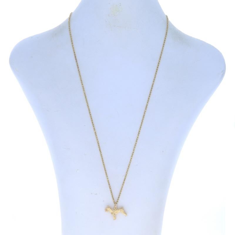 Collier pendentif chien terrier en or jaune 19 3/4