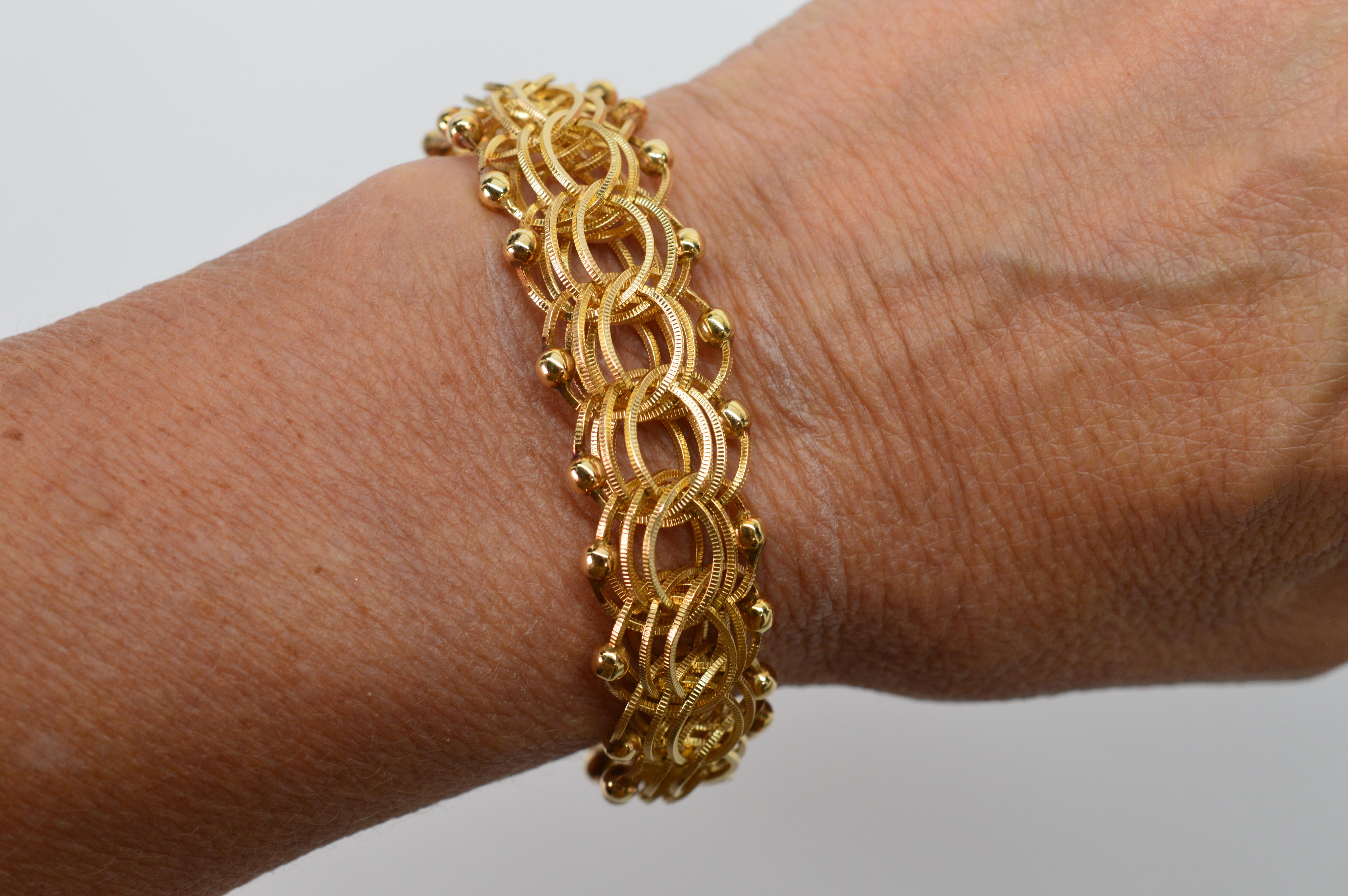 Interlocking Chain Link 14 Karat Yellow Gold Bracelet For Sale 3