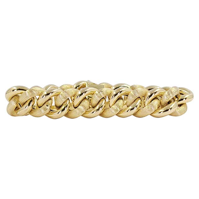 Curb Link Gold Chain Bracelet For Sale at 1stDibs