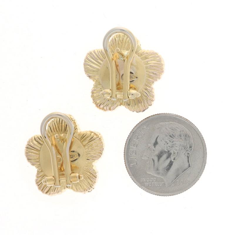 Yellow Gold Textured Flower Large Stud Earrings - 14k Botanical Pierced In Excellent Condition For Sale In Greensboro, NC