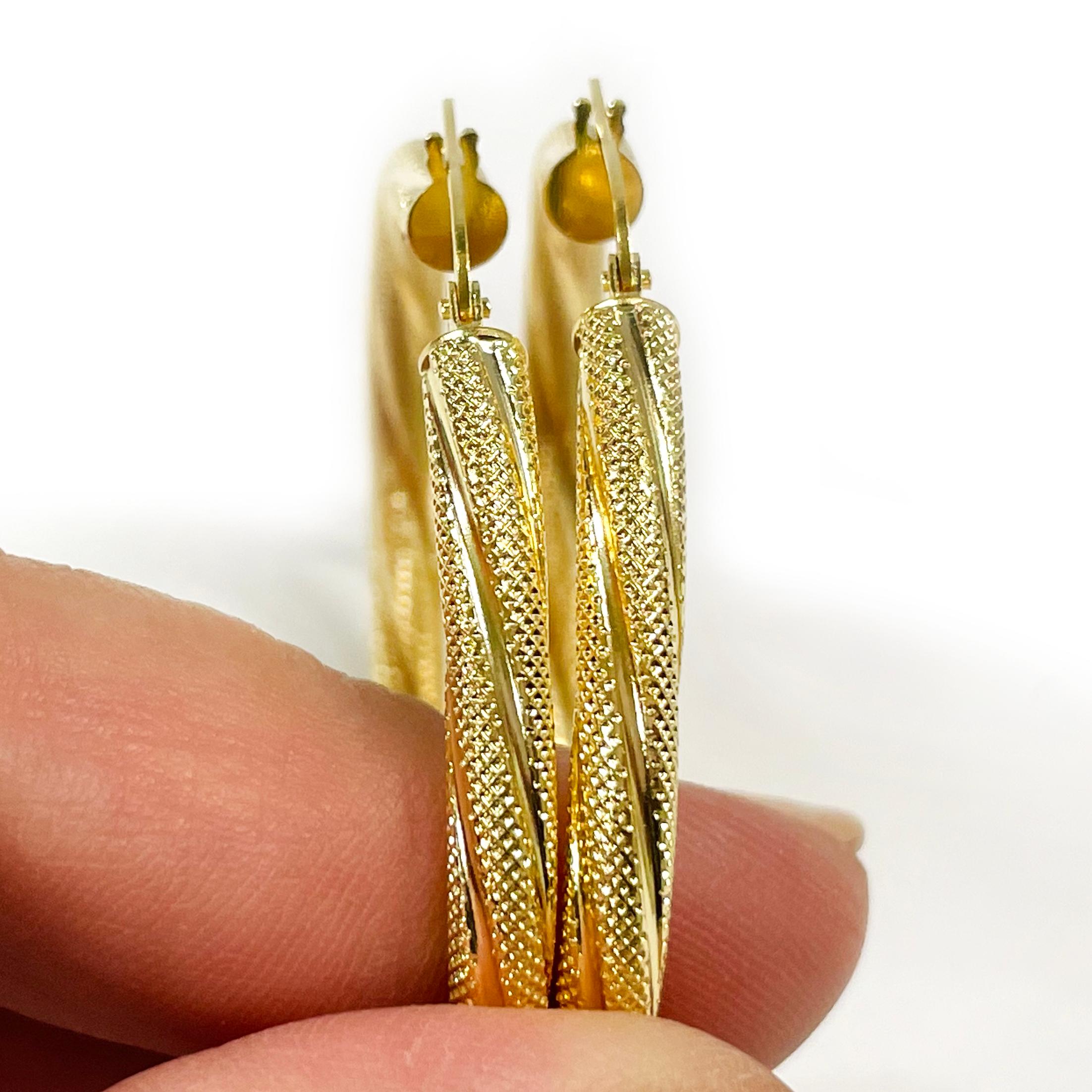 Yellow Gold Textured Hoop Earrings In Good Condition For Sale In Palm Desert, CA