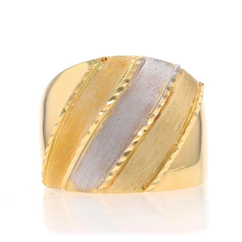 Size: 8 1/2

Metal Content: 18k Yellow Gold & 18k White Gold

Style: Dome Statement
Theme: Textured Stripe
Features: Smoothly finished with brushed and etched detailing

Measurements

Face Height (north to south): 3/4