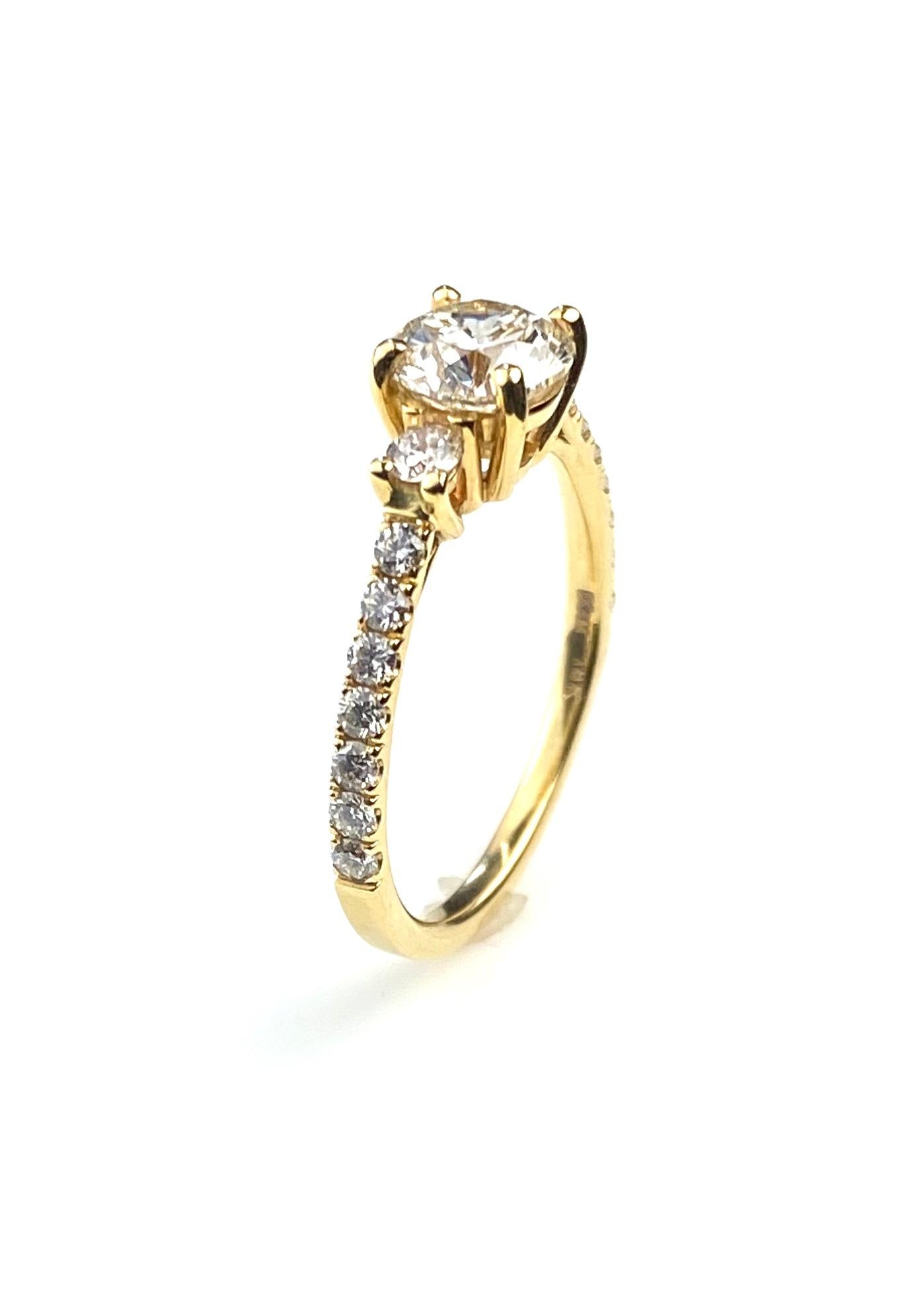 Yellow Gold Three-Diamond Engagement Ring In New Condition For Sale In Toronto, Ontario