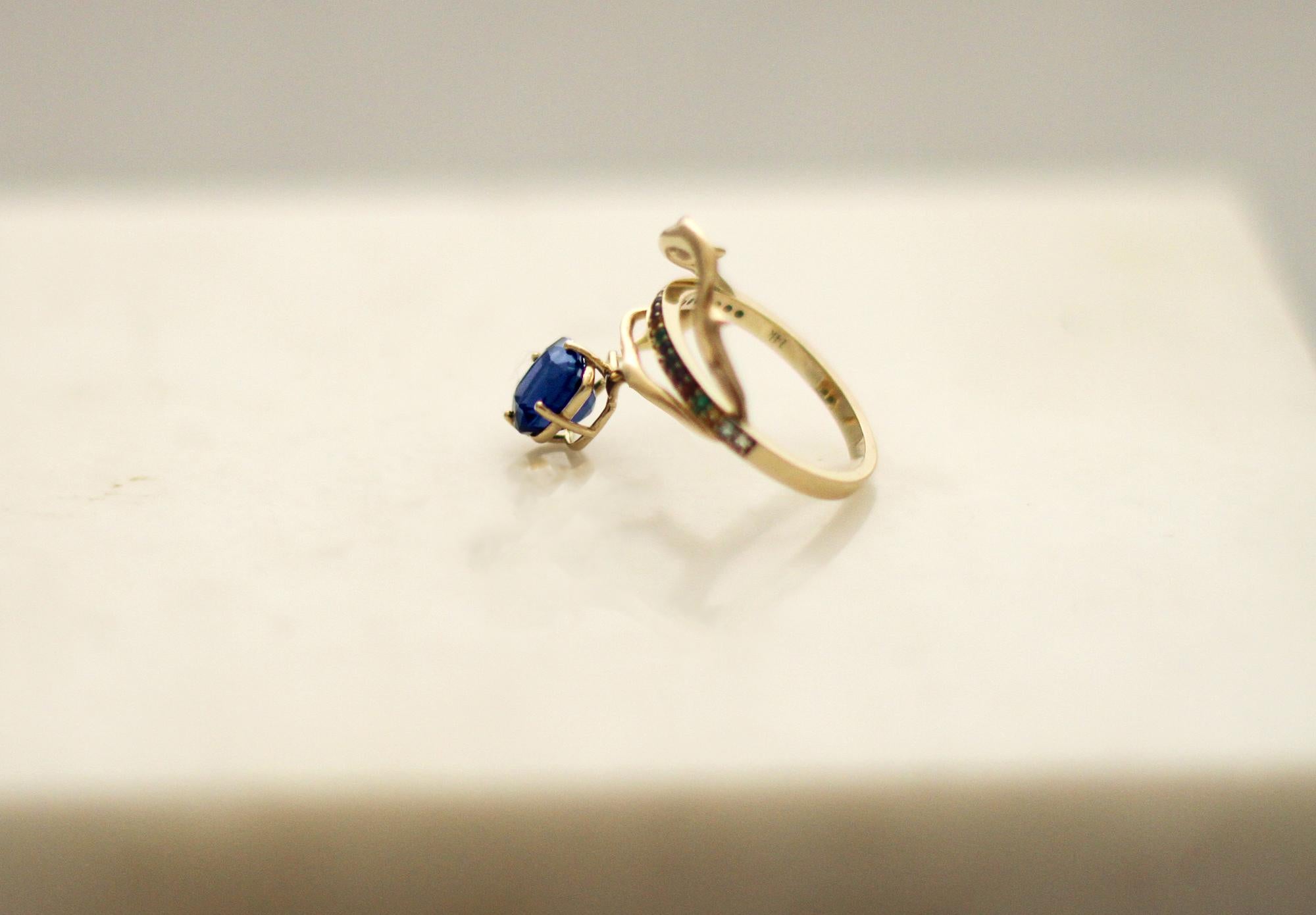Contemporary Yellow Gold Tibetan Ring with Vivid Cushion Sapphire and Diamonds  For Sale