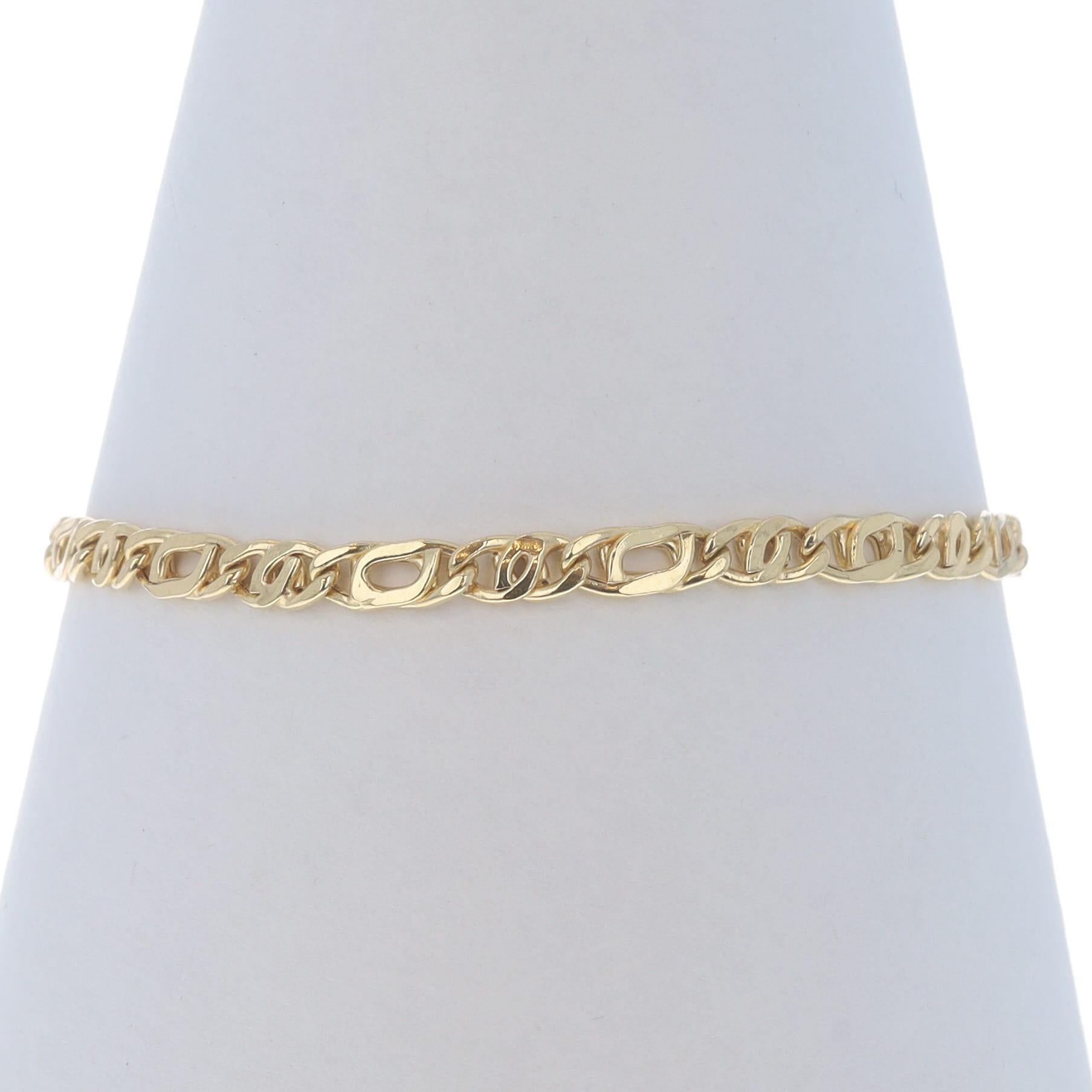 Contenido de metal: Oro amarillo de 18 quilates

Estilo de cadena: Ojo de tigre
Estilo de pulsera: Cadena
Tipo de cierre: Cierre de pinza de langosta

Medidas

Ancho de la cadena: 3/16