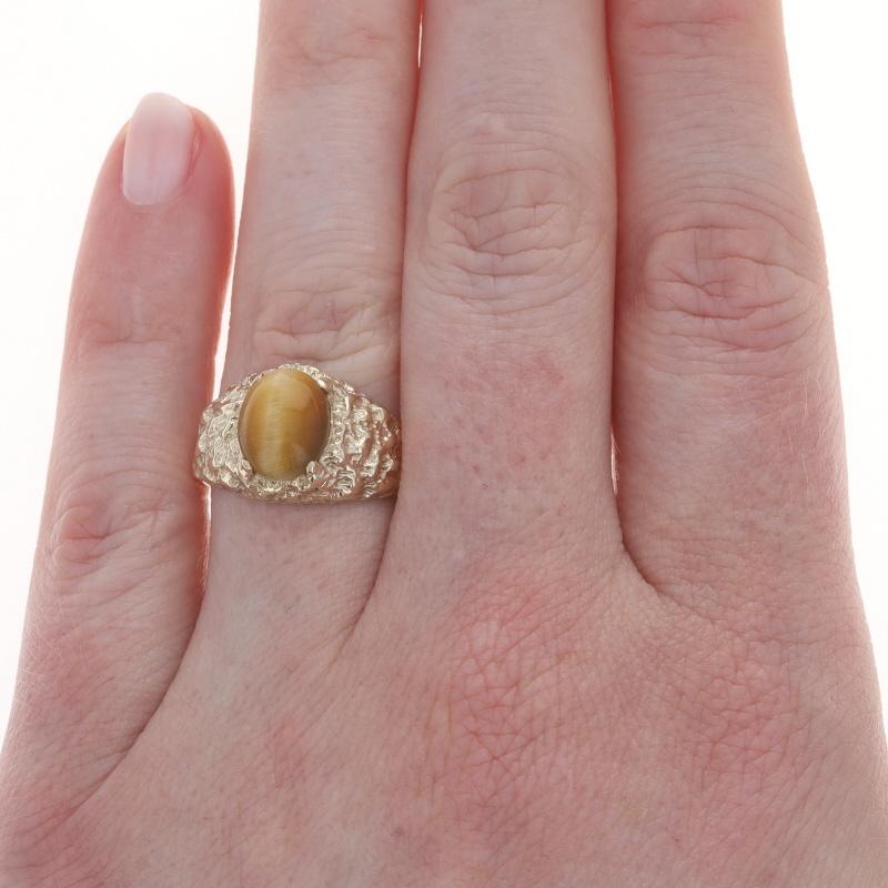 Gelbgold Tigerauge Herrenring - 10k Oval Cabochon Solitaire (Ovalschliff) im Angebot