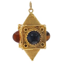 Ciondolo d'oro giallo con occhio di tigre, zaffiro e rubino, 18 carati, cabochon rotondo