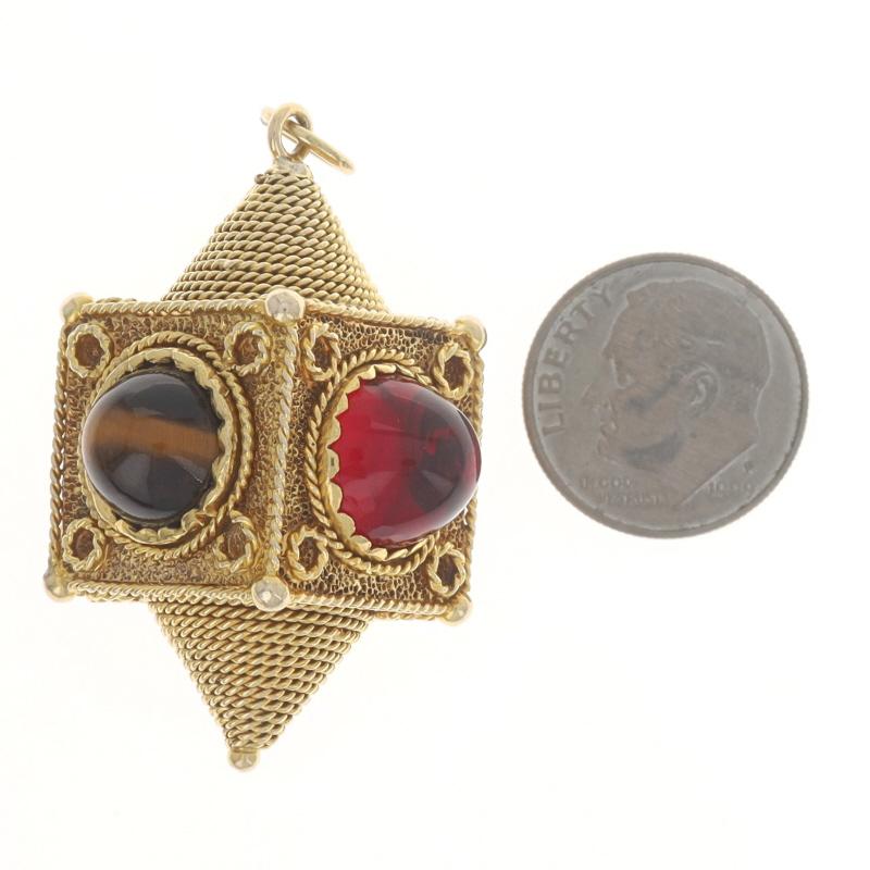 Or Jaune Oeil de Tigre Rubis Saphir Vintage Pendentif 18k Rond Cabochon Unisexe en vente