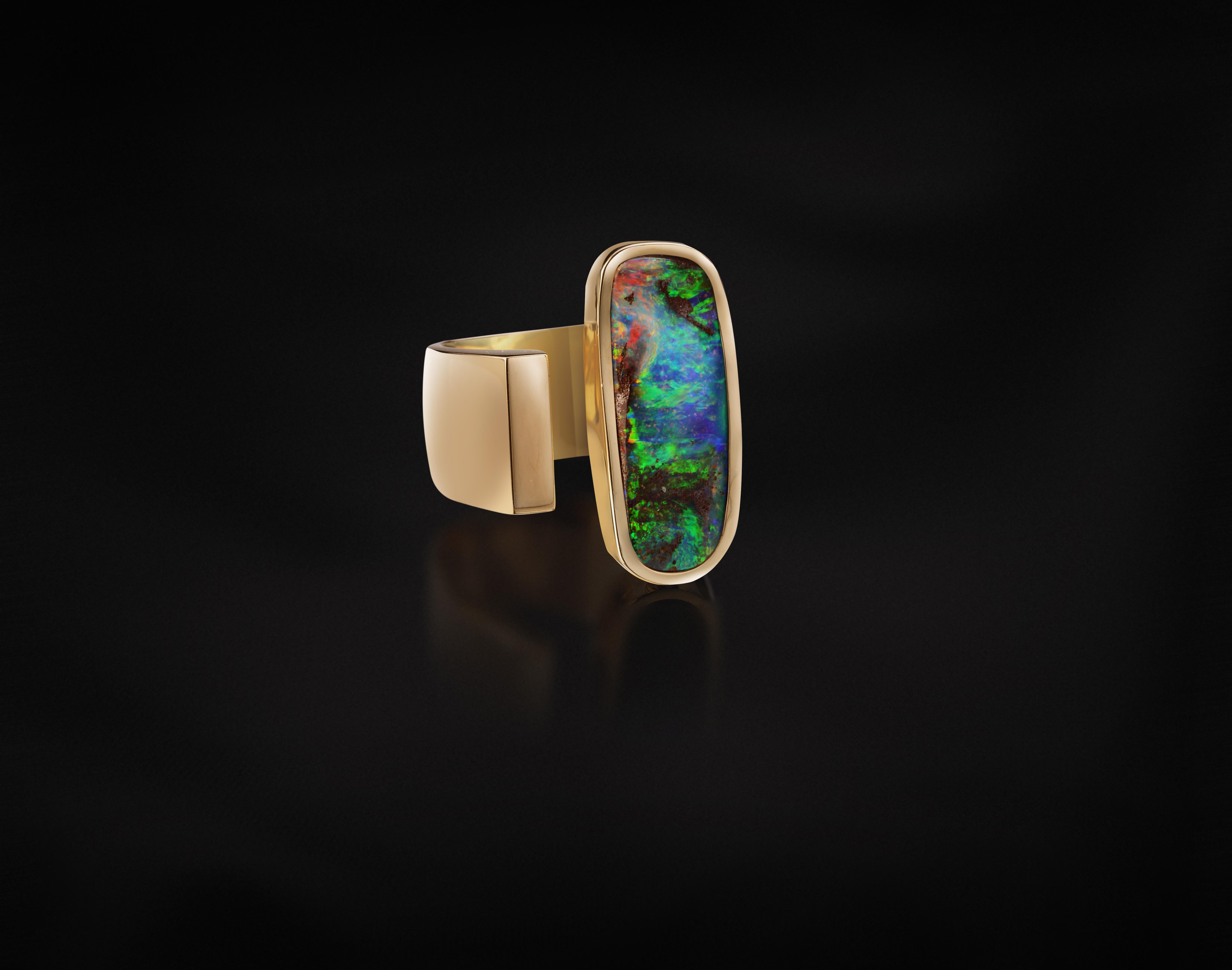 This ring is handmade in 18 k yellow gold with a top-quality Australian opal.
It is an open ring.
It is a unique piece, designed and handmade in Barcelona