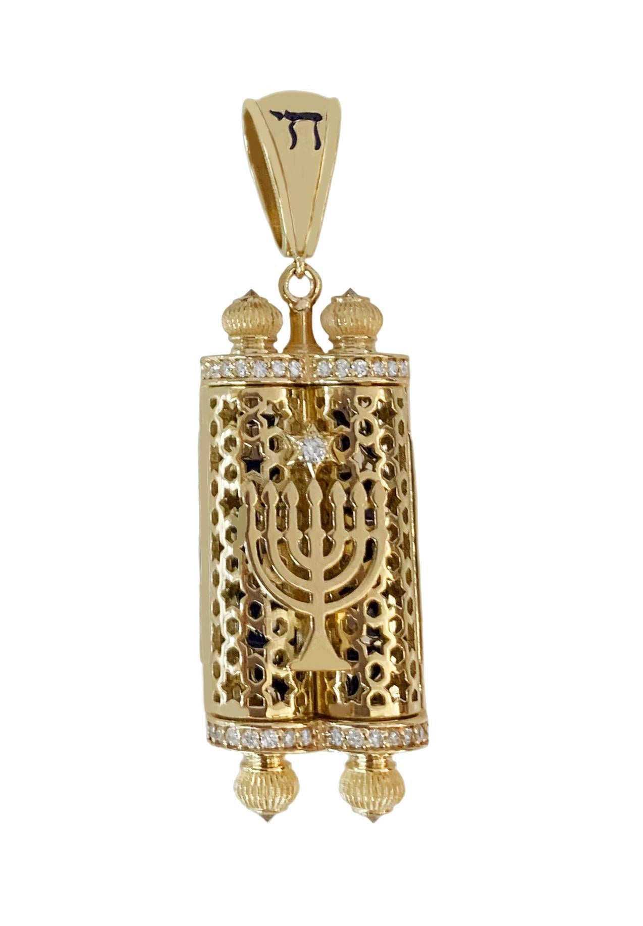 Pendentif Torah en or jaune avec émail bleu et diamants Neuf - En vente à New York, NY