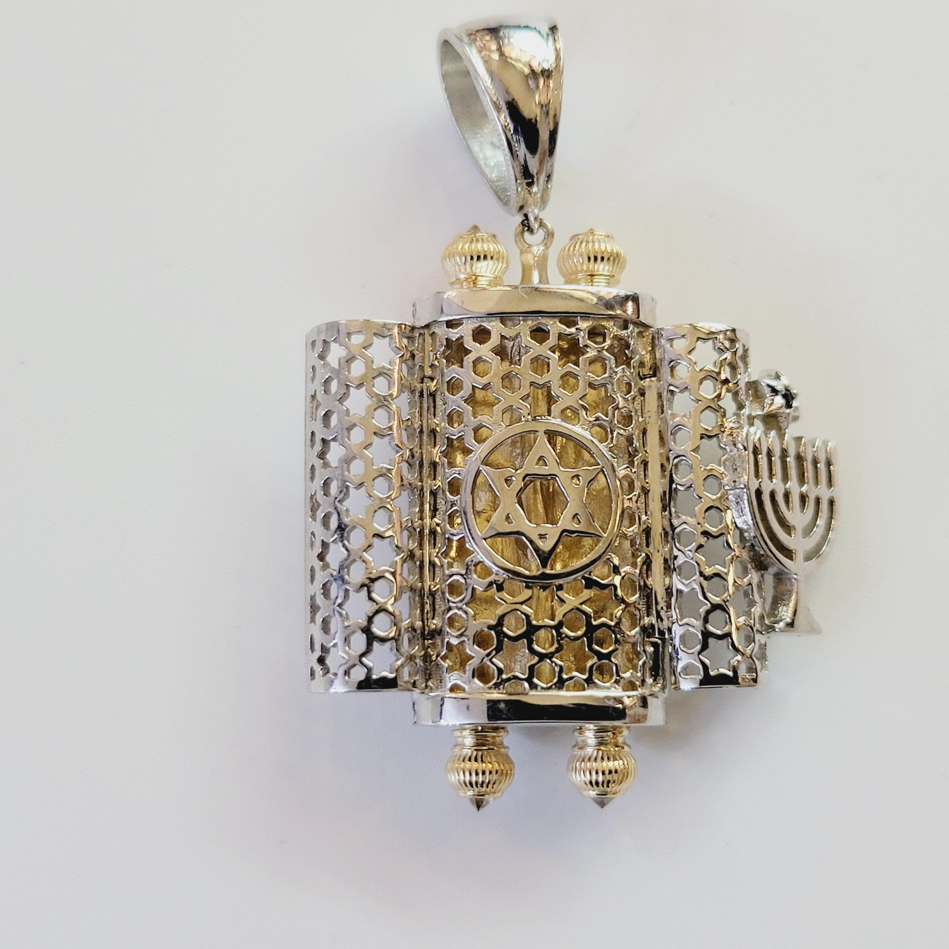 Yellow Gold Torah Pendant with Blue Enamel and Diamonds In New Condition For Sale In New York, NY