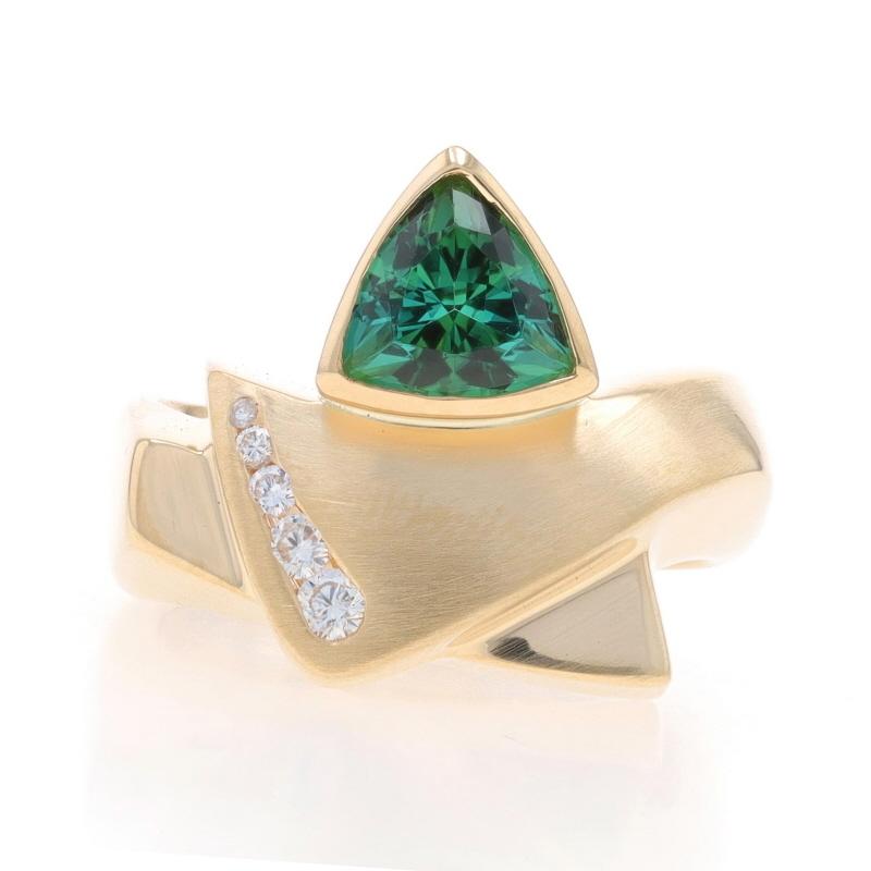 Dimensione: 6 1/2
Costo della taglia: Up 2 taglie per $60 o Down 1 taglia per $40

Contenuto del metallo: Oro giallo 14k

Informazioni su A. Stone

Tormalina naturale
Carati: 1.05ct
Taglio: Trilione
Colore: verde

Diamanti naturali
Carati: