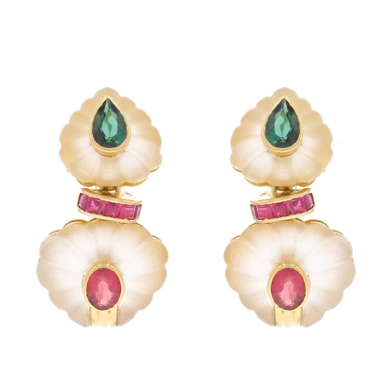 Contenuto del metallo: Oro giallo 18k

Informazioni su A. Stone

Tormaline Nature
Carati: 1,54ctw
Taglio: Pera e ovale
Colore: Verde e rosa violaceo

Rubini naturali
Trattamento: Riscaldamento
Carati: .90ctw
Taglio: Quadrato
Colore: rosso