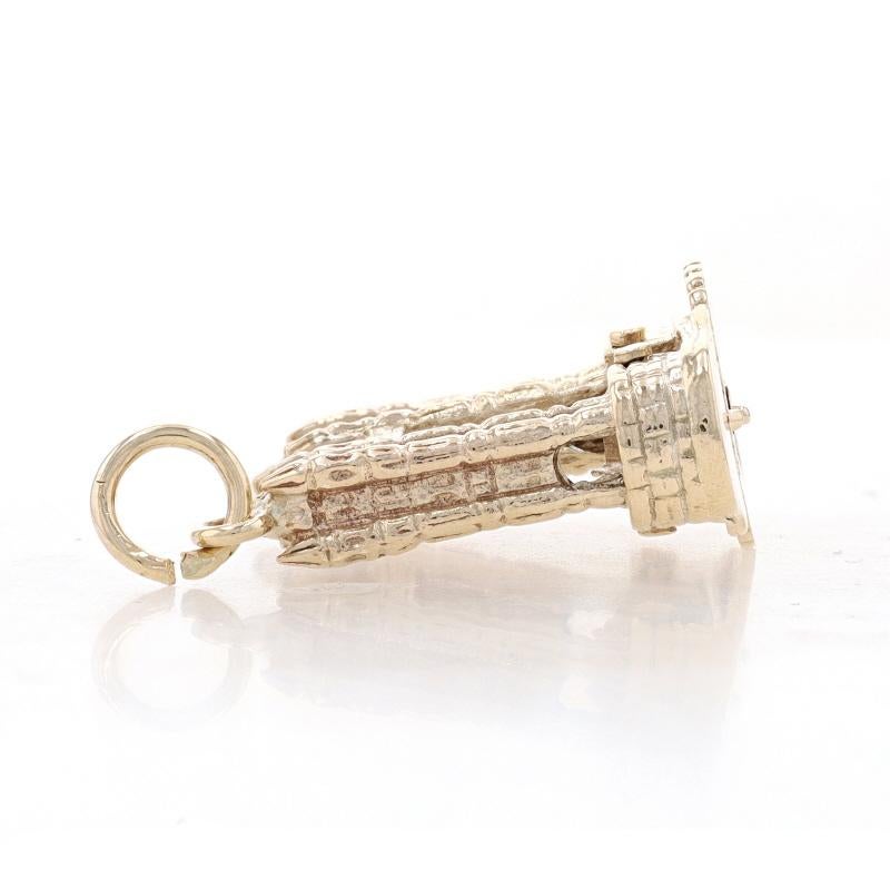 Yellow Gold Tower Bridge Charm - 9k London Pendant Moves In Excellent Condition For Sale In Greensboro, NC