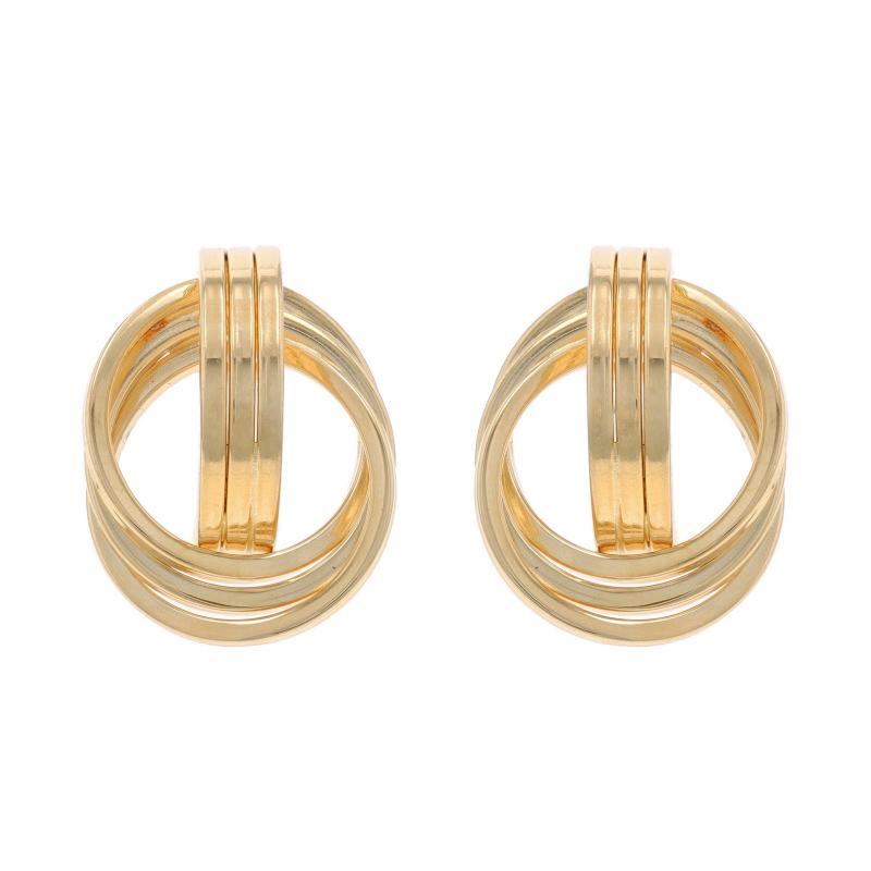 Metallgehalt: 14k Gelbgold

Stil: Tropfen
Verschlusstyp: Schmetterlingsverschlüsse
Thema: Dreifacher Kreis Twist
Merkmale: Hohle Konstruktion für bequemes, ganztägiges Tragen

Messungen

Hoch: 25/32