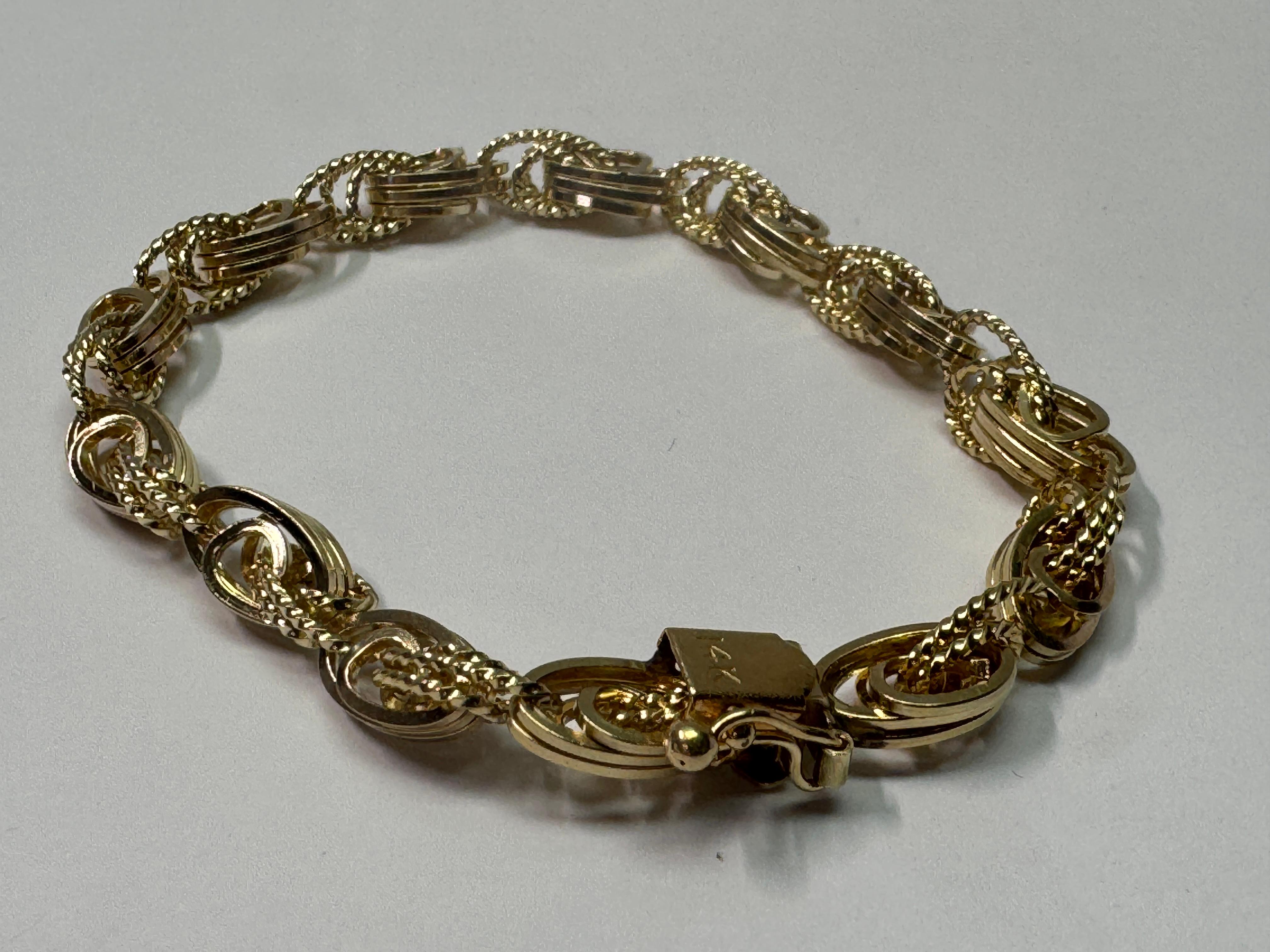 Bracelet en or jaune à trois maillons en vente 2