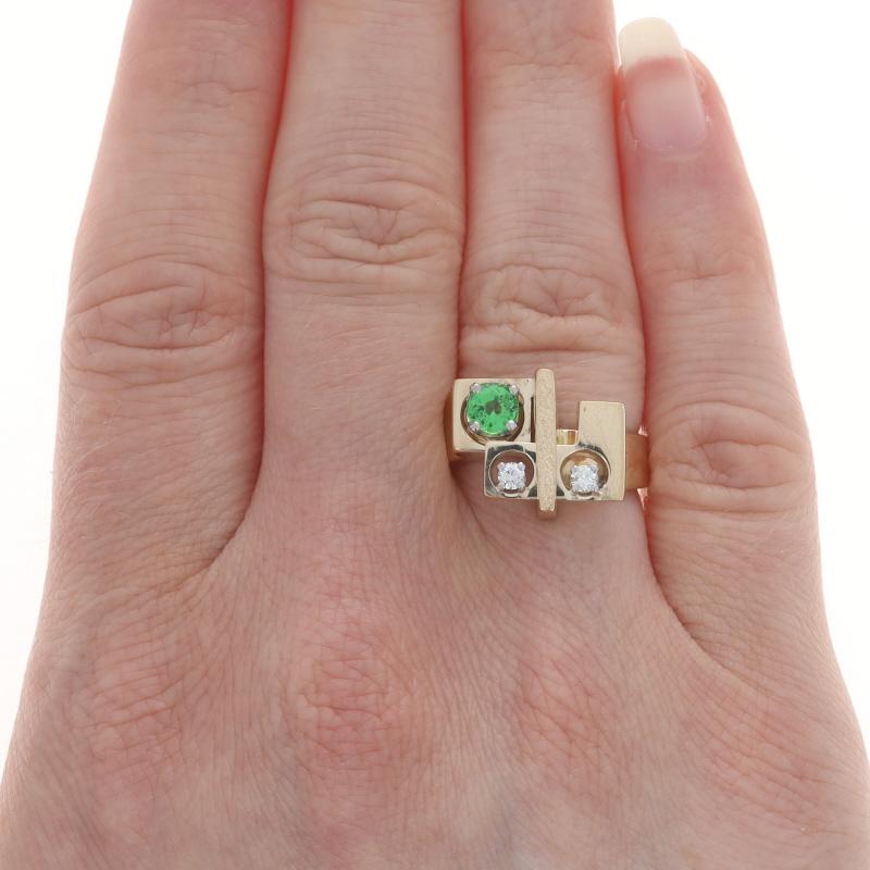 Bypass-Ring aus Gelbgold mit Tsavorit, Granat und Diamant - 14k rund .62ctw Abstrakt (Rundschliff) im Angebot