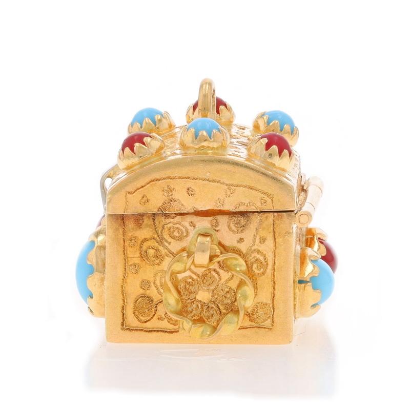 Charm Treasure Chest in oro giallo, turchese, corallo, retrò - 14k Apre In condizioni ottime in vendita a Greensboro, NC