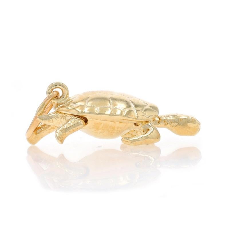 Breloque tortue en or jaune - 14k Reptile Articulation du haut du corps Excellent état - En vente à Greensboro, NC