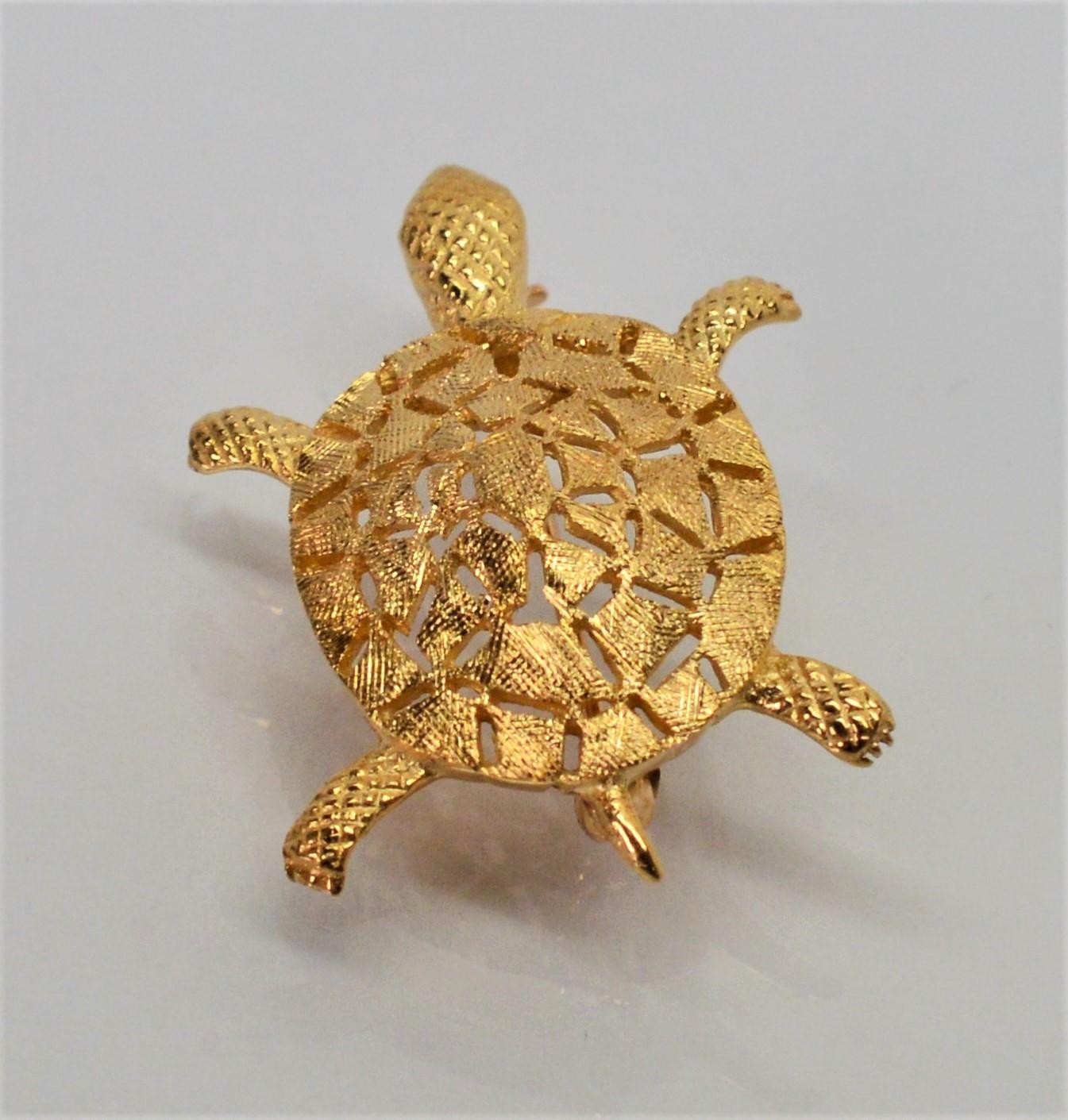 Yellow Gold Turtle Pin Brooch In Excellent Condition In Mount Kisco, NY