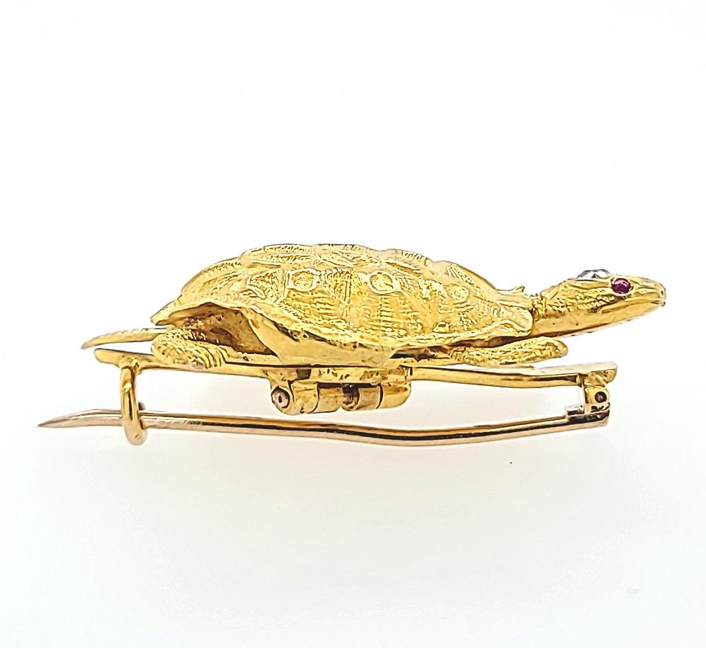 Yellow Gold Turtle Pin In Good Condition For Sale In Coral Gables, FL