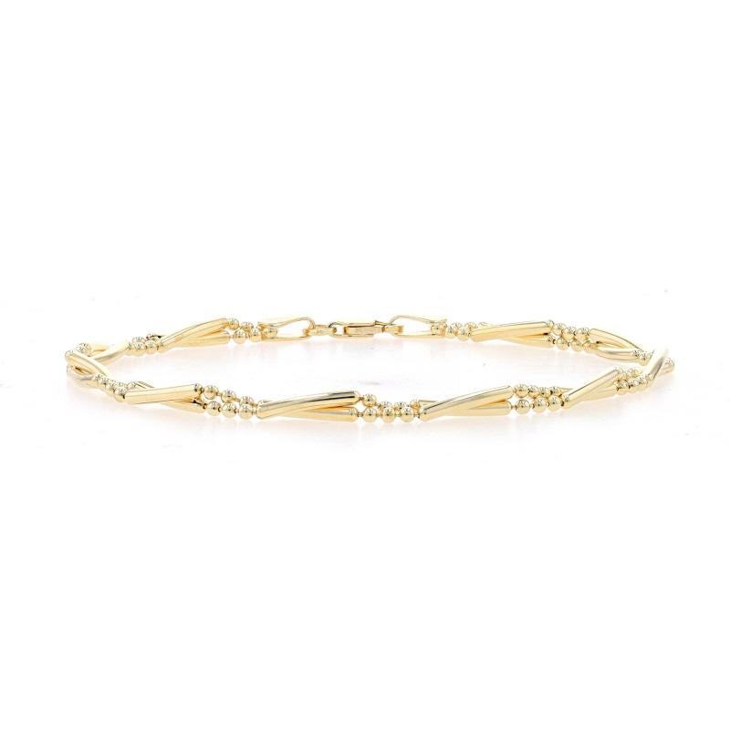 Metal Content: 14k Yellow Gold

Chain Style: Twisted Fancy Double Bead
Bracelet Style: Chain
Fastening Type: Lobster Claw Clasp

Measurements

Length: 7