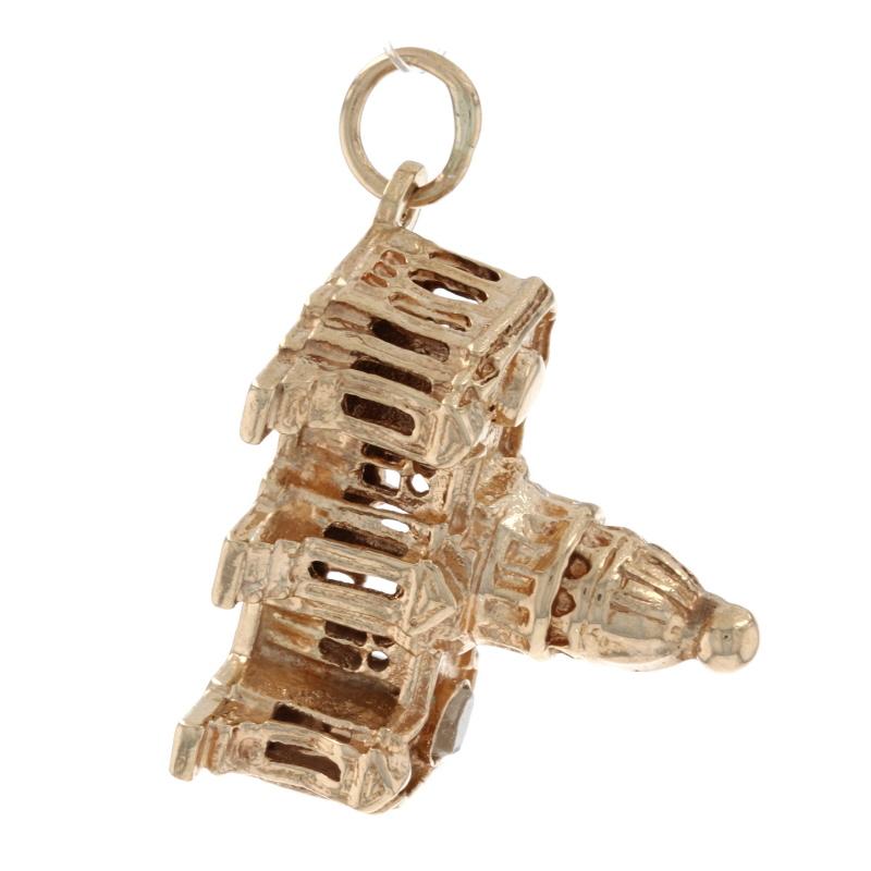 Metal Content: 14k Yellow Gold

Charm Style: Stanhope 
Theme: United States Capitol Building, Washington, D.C. Travel Souvenir 
Features: Open Cut design with textured detailing

Measurements
Tall: 11/16
